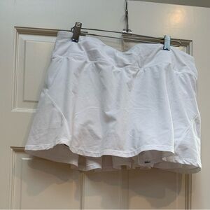 Lululemon Athletics White work out skirt - 10 
Good condition